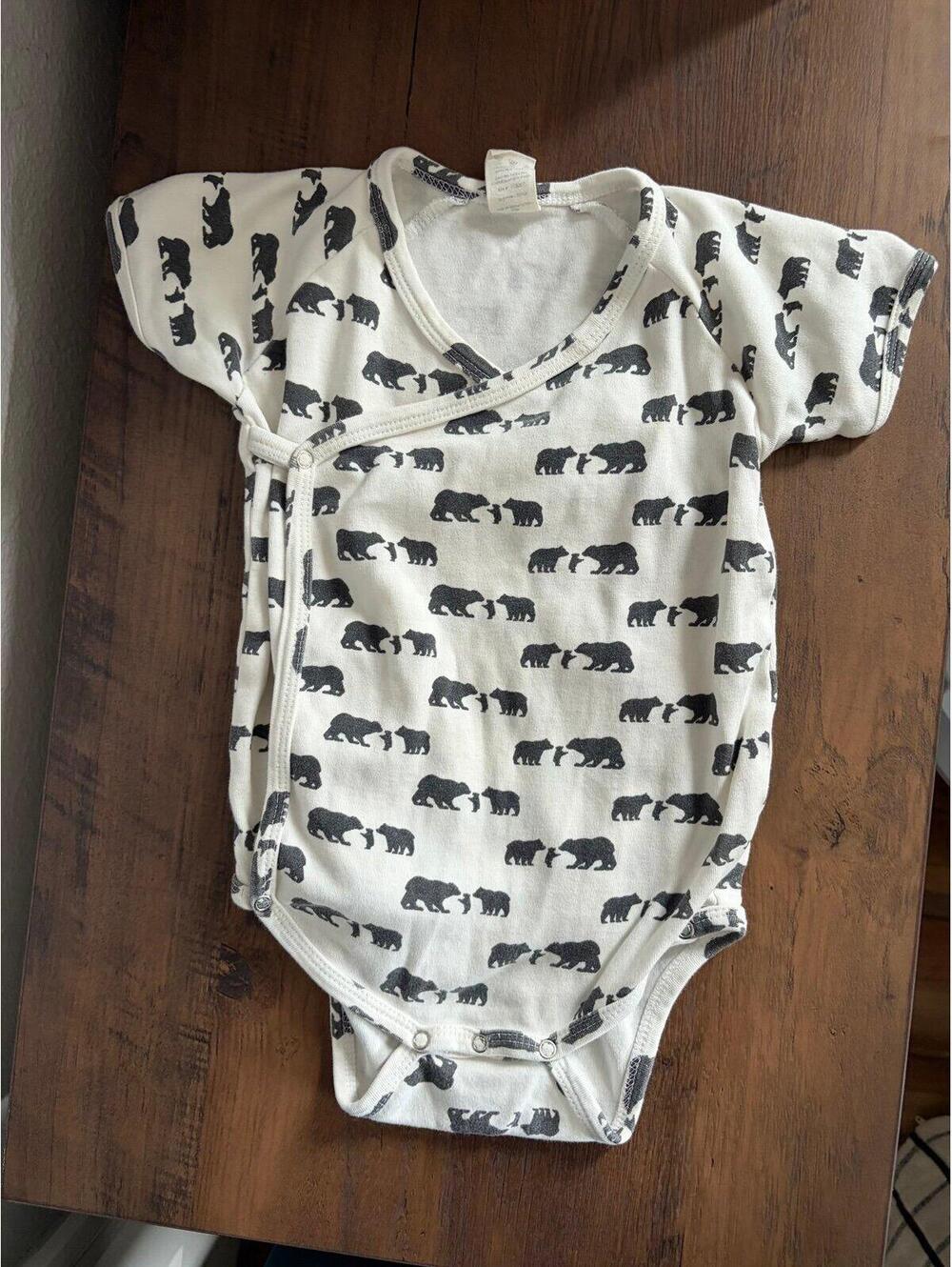 Kate Quinn Organic Cotton White Bears Print size 18-24M. Small stain